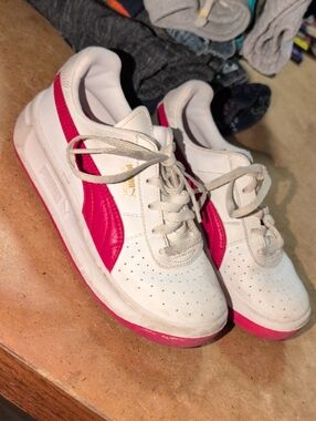 Boys Puma GV Special White & Red Striped Sneakers Size 2C